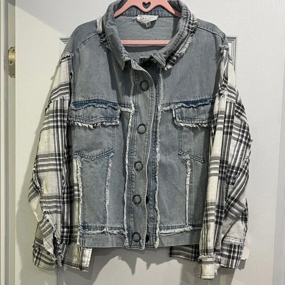 Oli & Hali NWT Blue/White Jean Jacket w oversized snap buttons and plaid sleeves - Picture 12 of 16